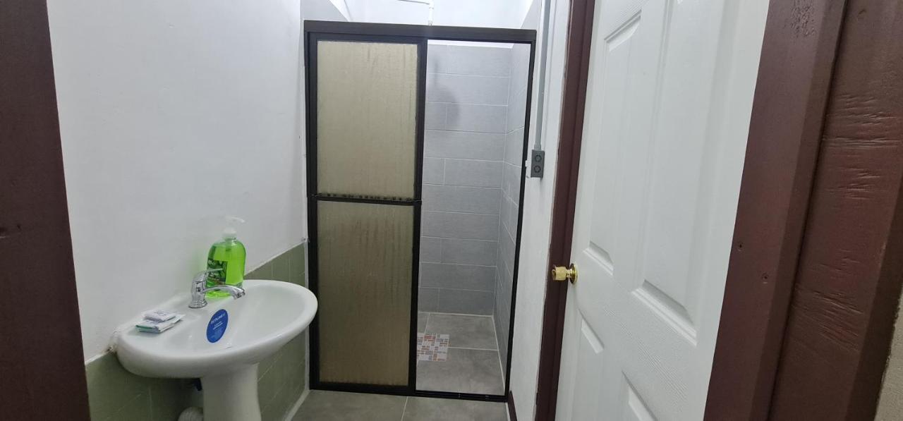Siqurres Da Alegria Sleep&Go! Cabina Con 5 Camas Individuales - Siquirres Centro מראה חיצוני תמונה
